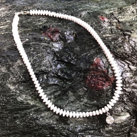 White beaded choker - Picture 2 of 3